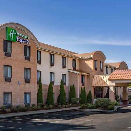 Holiday Inn Express Hotel & Suites Canton By Ihg Exterior photo